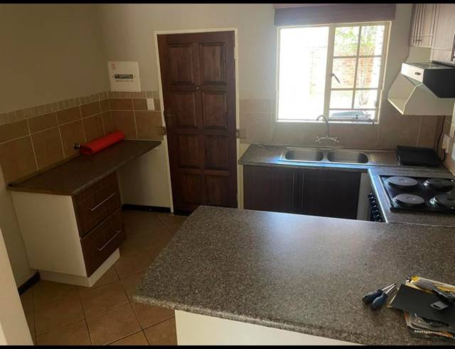 2 BEDROOM PROPERTY TO RENT IN MOOIKLOOF RIDGE ESTATE
